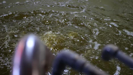 Bubbles-in-water-tank-at-aquaculture-facility,-aqua-farming-oxygenation