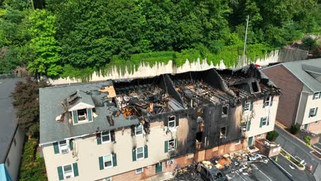 Brand-Eines-Mehrfamilienhauses-In-Den-USA