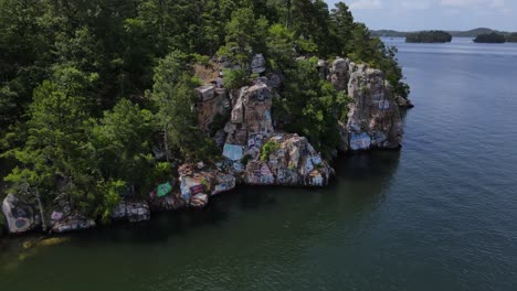 Lake-Martin-Chimney-Rock-Weite-Aussicht-4k