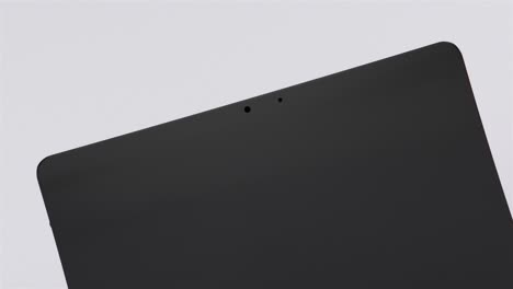 estructura interna de la computadora portátil y la pantalla verde, generada por la computadora.