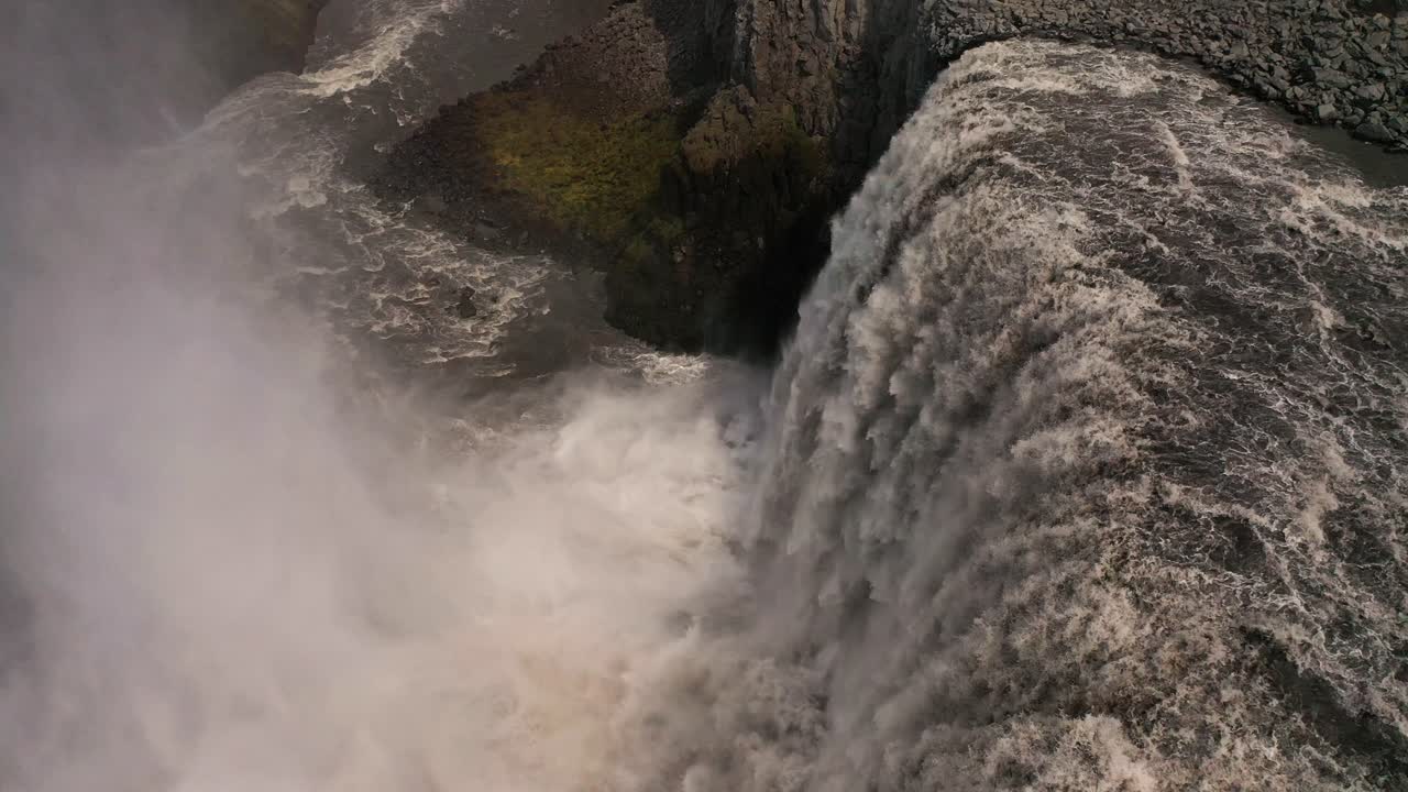 아이슬란드의 강력한 데티포스 폭포 - 공중 정적 샷