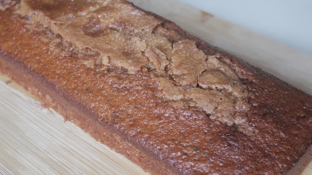 Freshly baked banana bread loaf on a wooden board for a cozy kitchen vibe