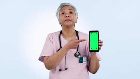 Green-screen,-phone-and-senior-woman-doctor
