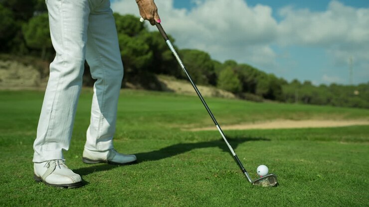 Signora anziana Golf 24