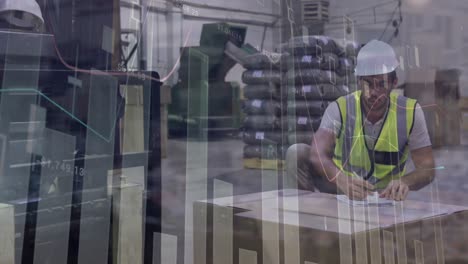 animación del procesamiento de datos estadísticos sobre trabajadores caucásicos que empacan cajas en un almacén