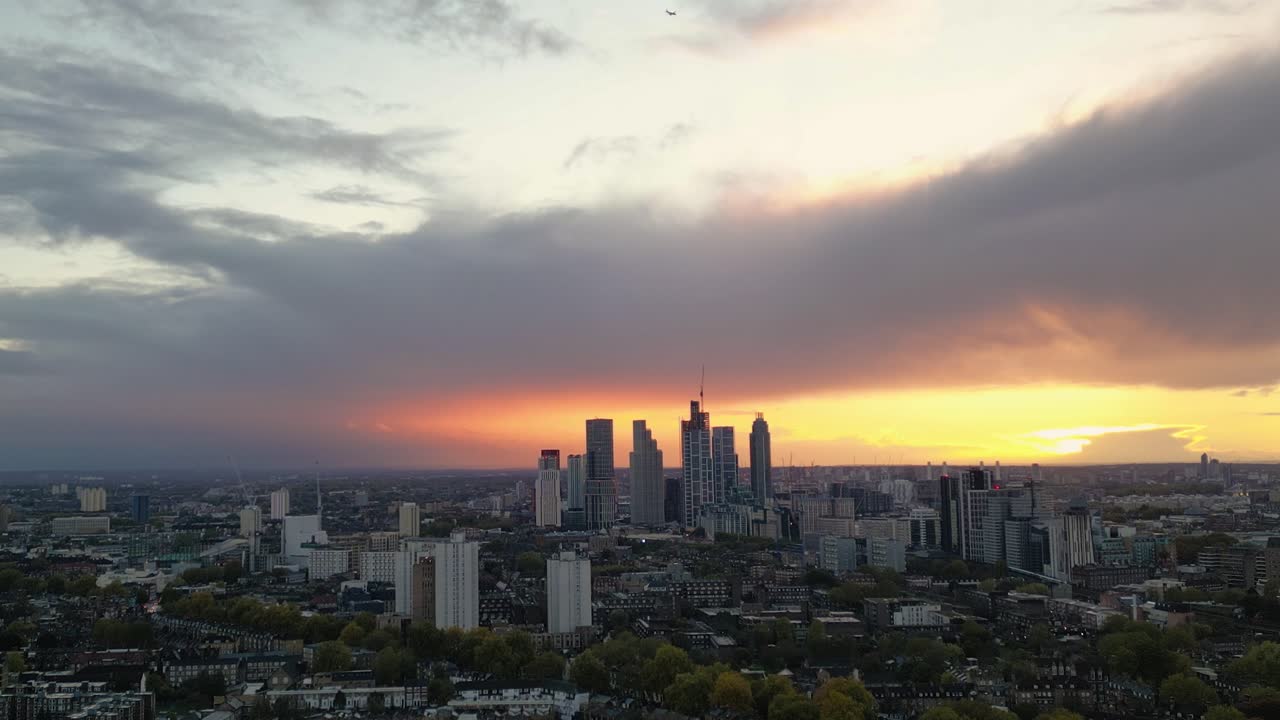 un dron de 4k fue disparado en londres, reino unido.