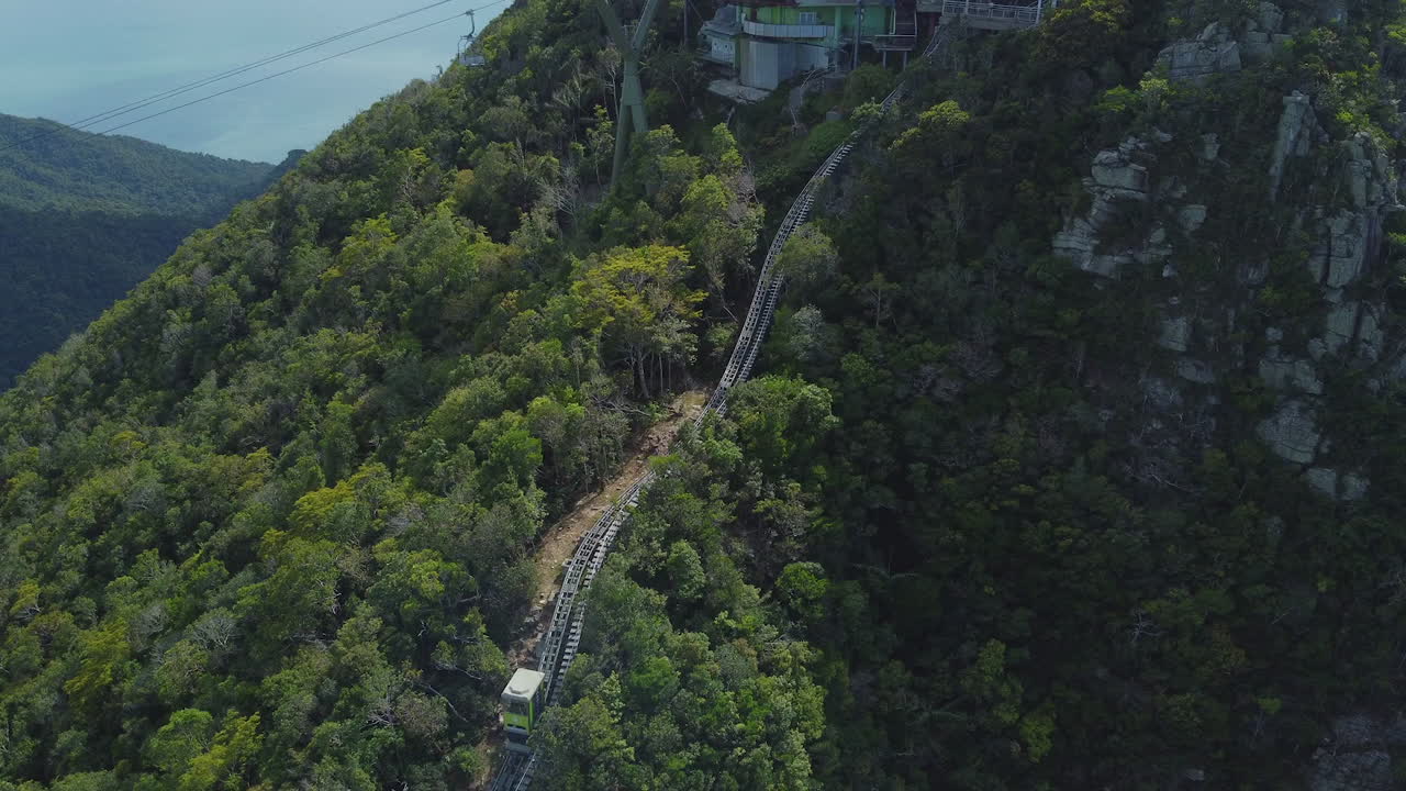 랑카위 섬, 케다, 말레이시아에서 케이블카의 드론 보기