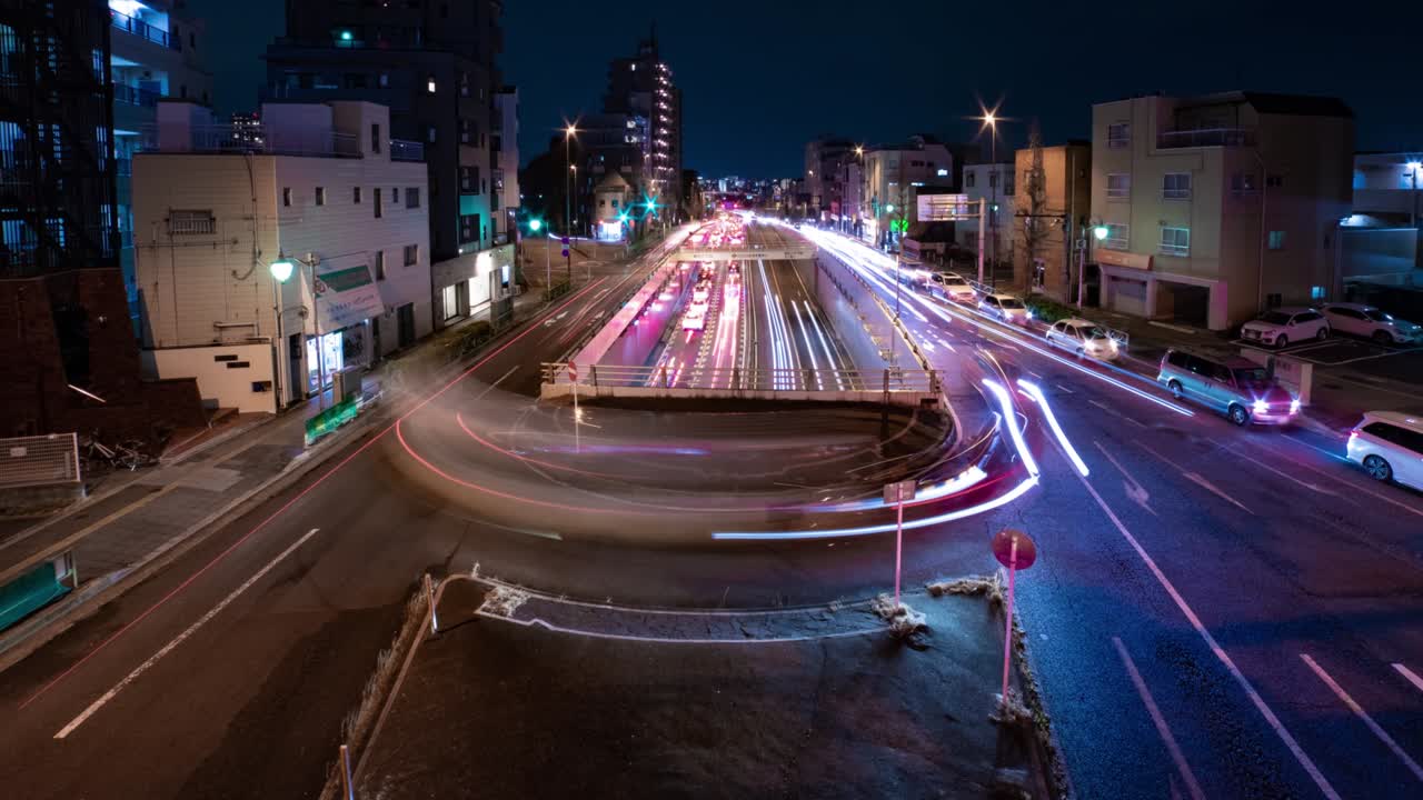도쿄 시내 거리의 교통체증의 야간 타임스 화면