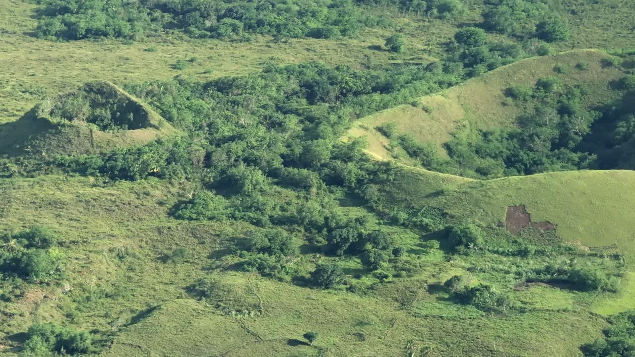Comoros - Grande Comore - Diboini - slow panoramic revealing a small crater