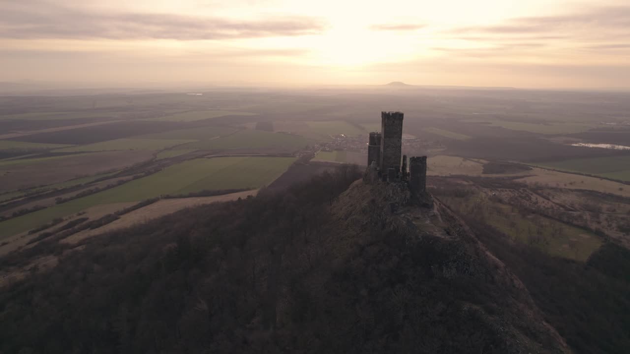 torres gemelas medievales castillo de la edad media, el establecimiento de la vista de drones