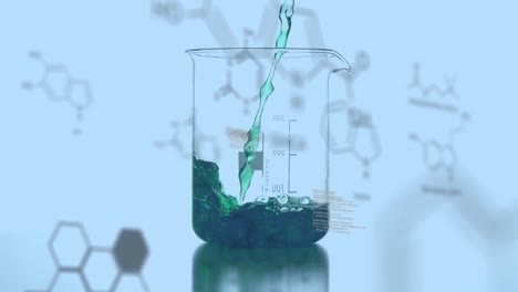 Animation-Von-Molekülen-über-Reagenz,-Das-In-Laborglas-Auf-Blauem-Hintergrund-Strömt