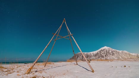 Esta-Loca-Sensación-De-Tener-Una-Palabra-O-Dos-Con-La-Luna-O-La-Gran-Bola-De-Fuego-Acristalada-Nunca-Te-Deja-Solo,-El-Fotógrafo