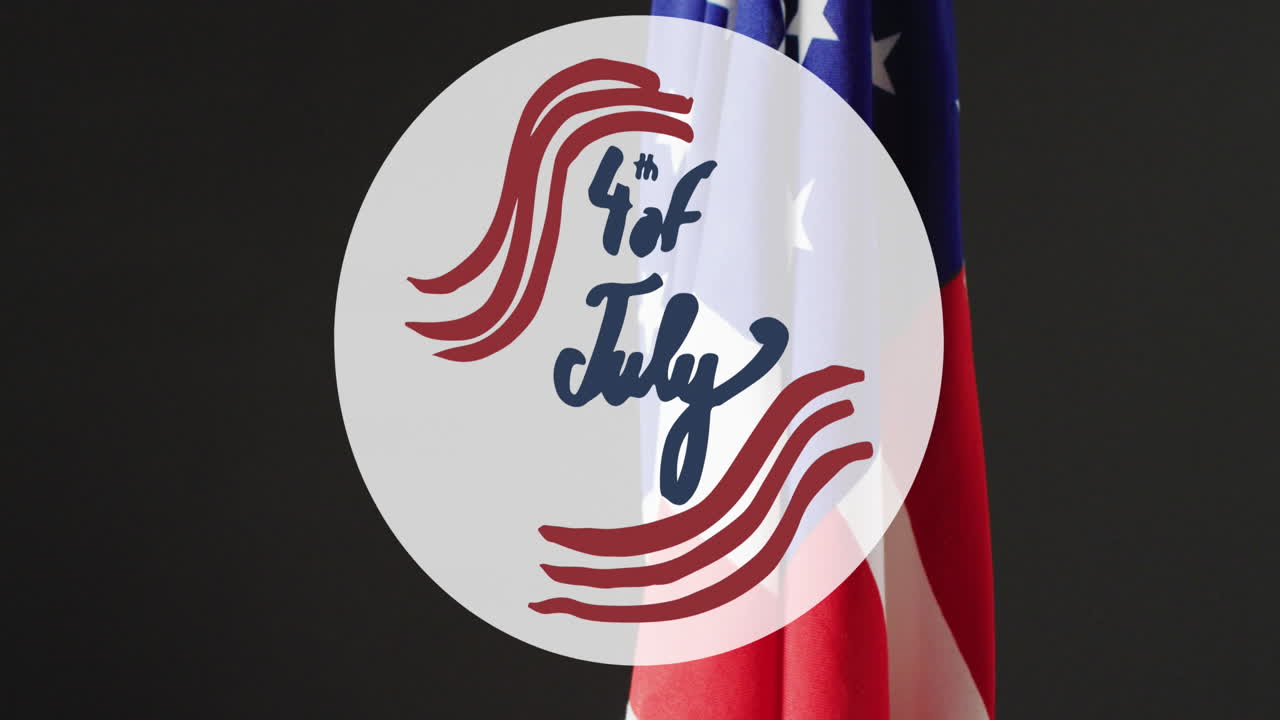 animación del 4 de julio texto, día de la independencia, sobre la bandera de estados unidos sobre fondo negro