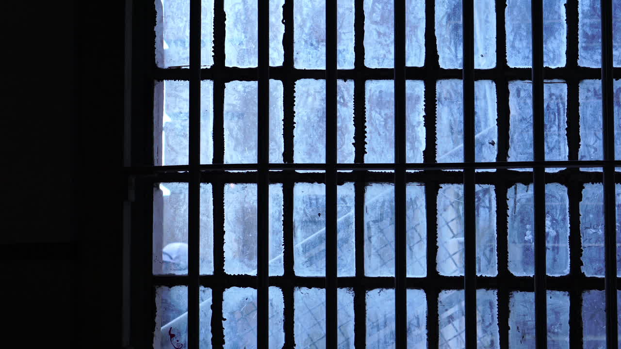 penitenciario federal de alcatraz, barras de metal en el detalle de la ventana, de cerca, california estados unidos