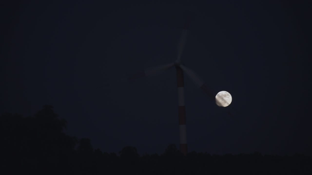 Timelapse de turbina eólica à noite