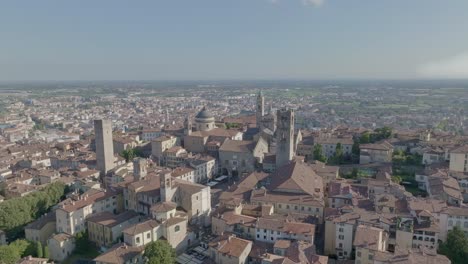 italia lombardía bergamo un típico pueblo antiguo