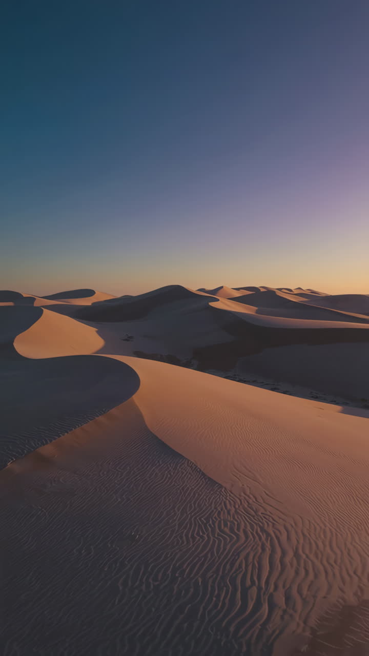 puesta de sol sobre las dunas de arena
