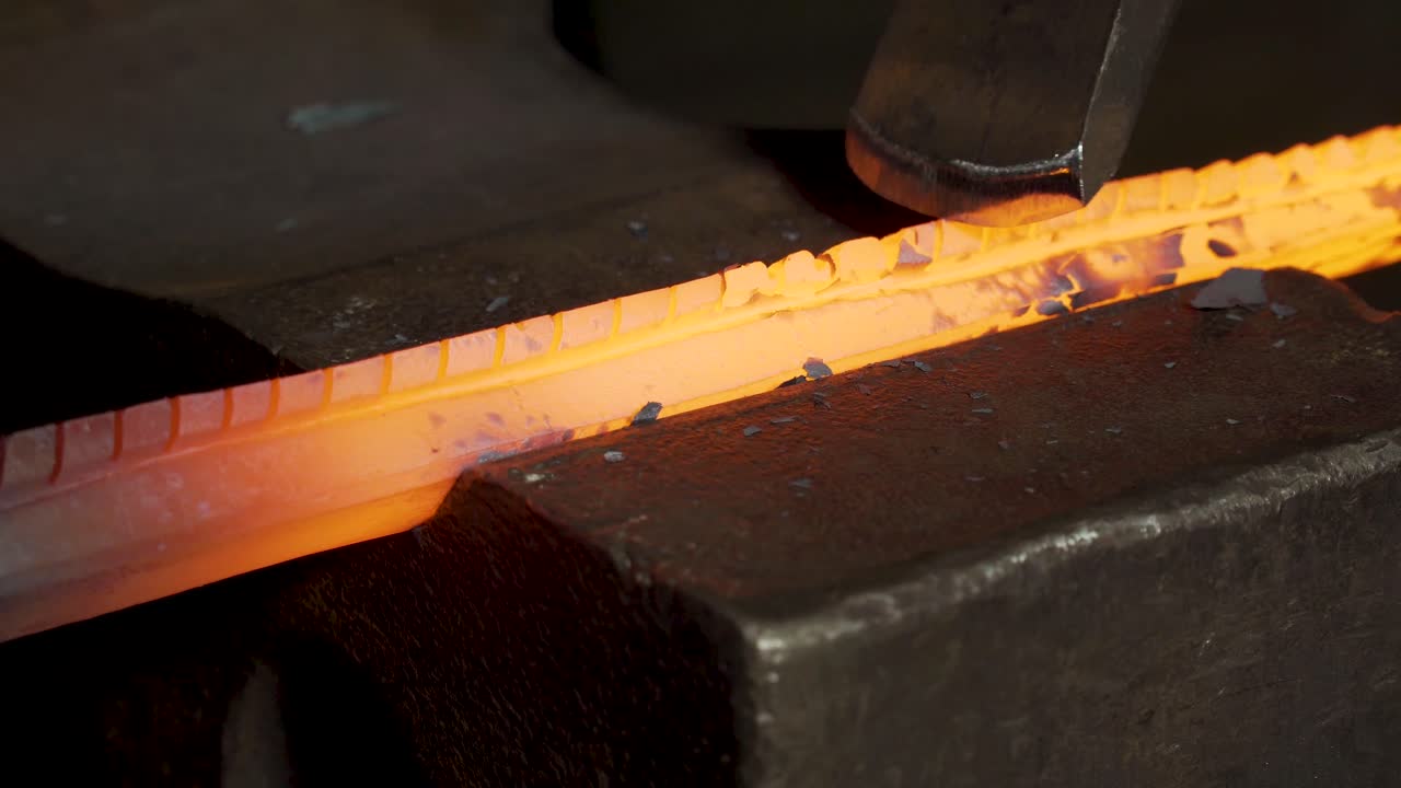 4k의 대장장이 금속 단조