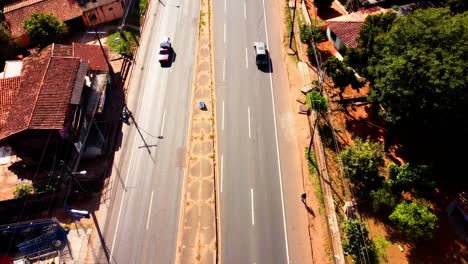 vista aérea de la famosa carretera llamada acceso sur en paraguay, américa del sur