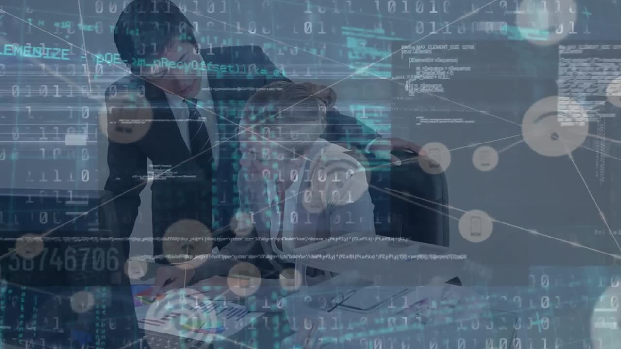 animación de la red de conexiones y procesamiento de datos sobre diversas personas de negocios en la oficina.