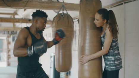 boxeadores novatos entrenando juntos