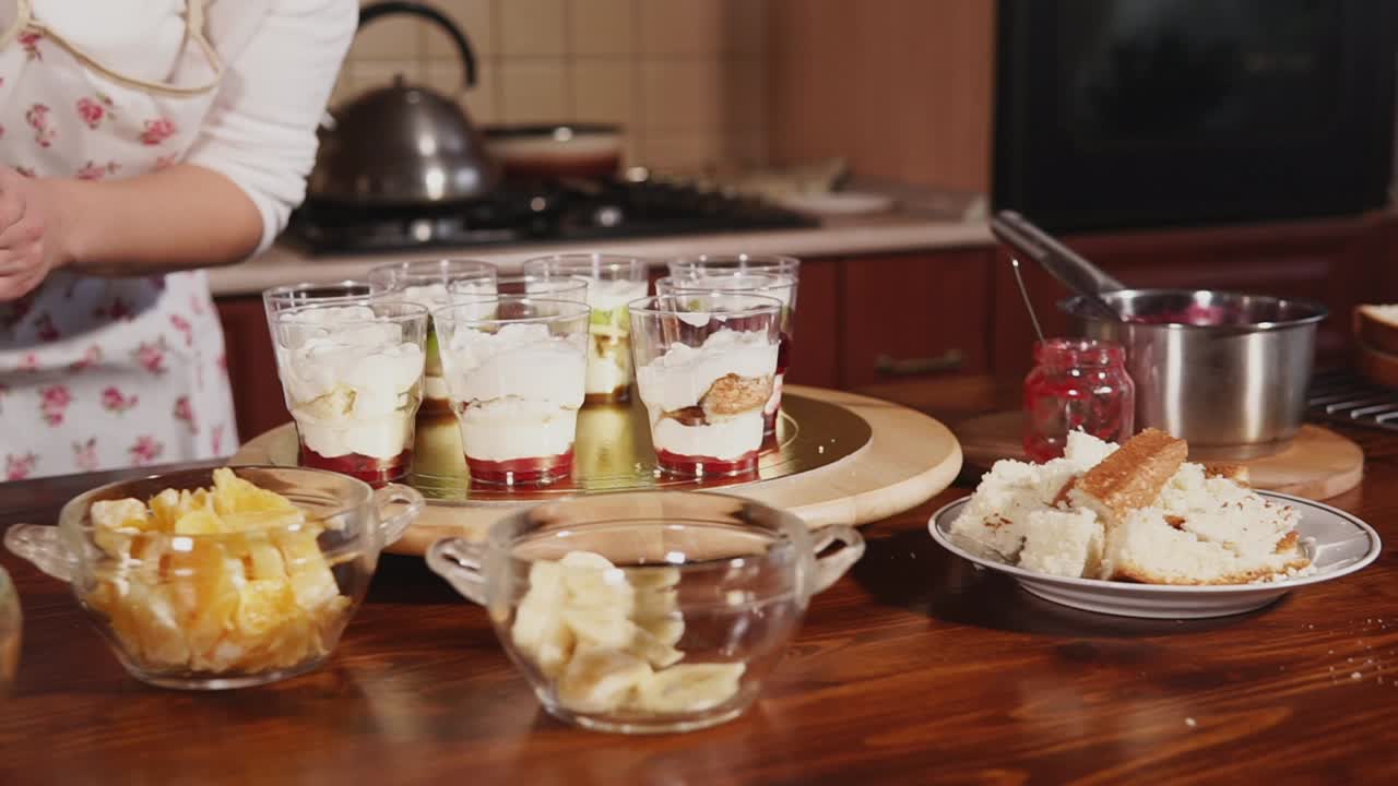 At lave lækre lagdelte desserter