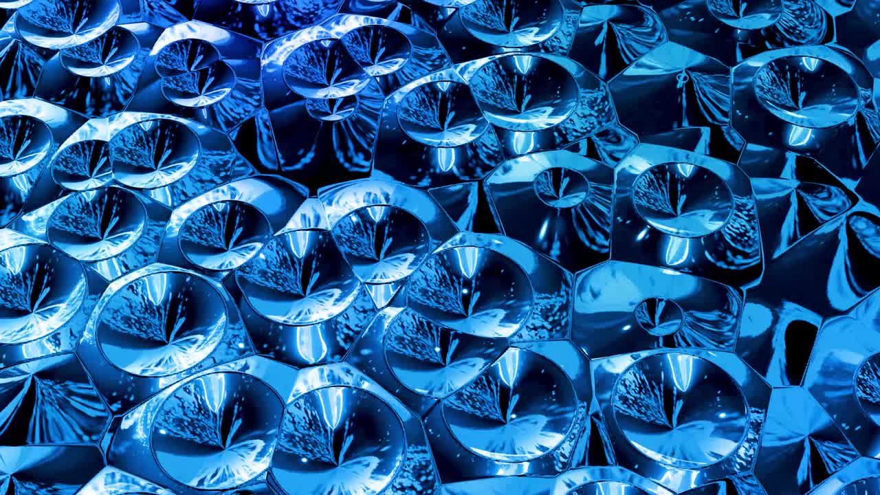 반이는 반이는 표면에 파란색 패턴을 가진 물결 모양의 추상적인 액체 배경; 포일 또는 반이는 유리 표면과 같은 점성 파란 액체; 아름다운 창의적인 축제 배경; 간단한 밝은 bg.