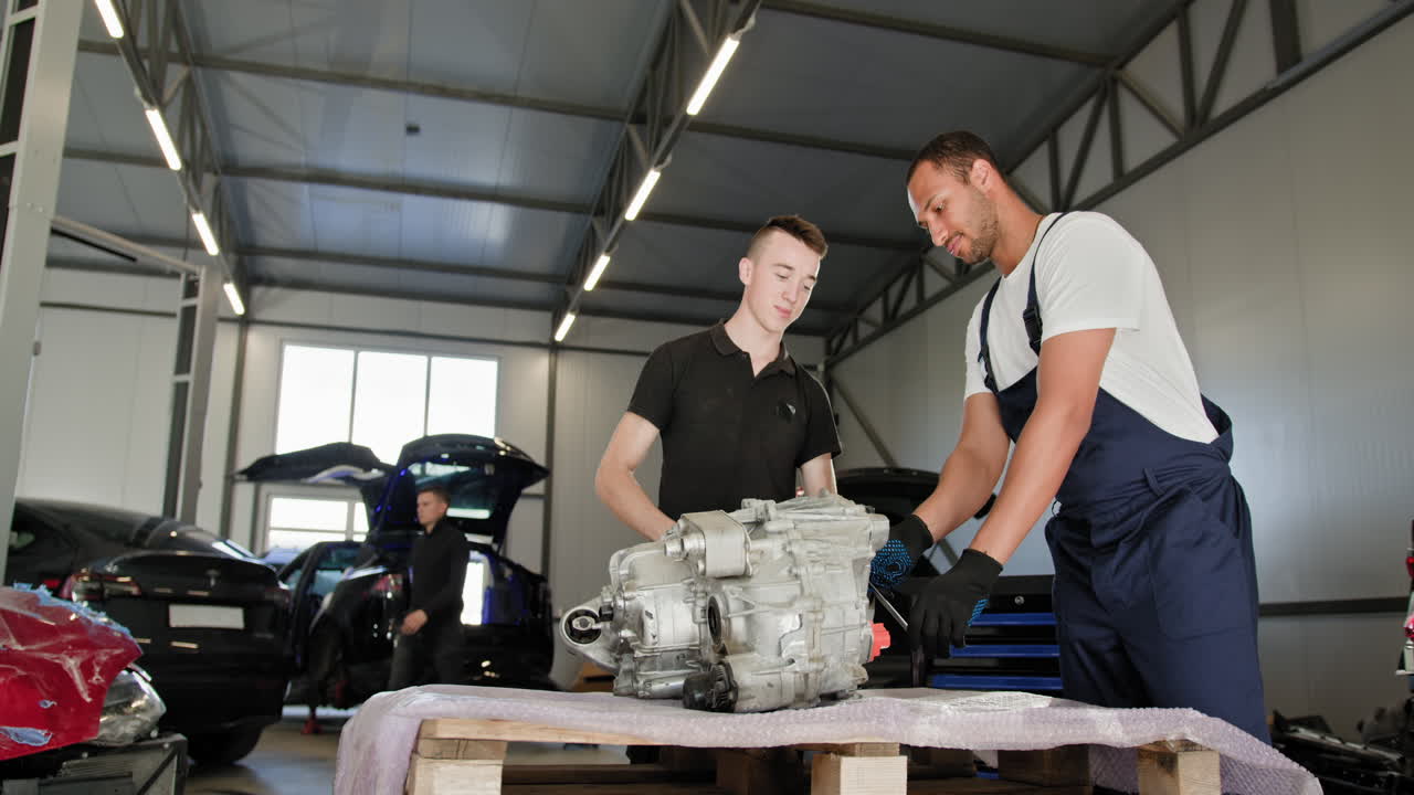 reparación de transmisiones de automóviles por mecánicos