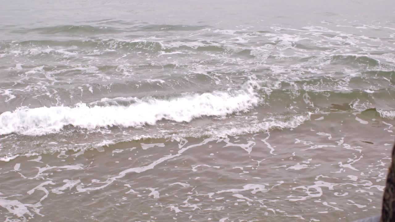 불안한 회색 바다