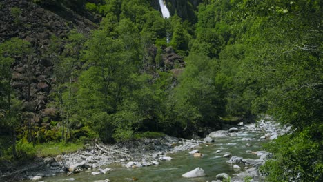 Rocky-River-With-Green-Forest-Overlooking-The-Foroglio-Waterfall-In-Bavona-Valley,-Switzerland