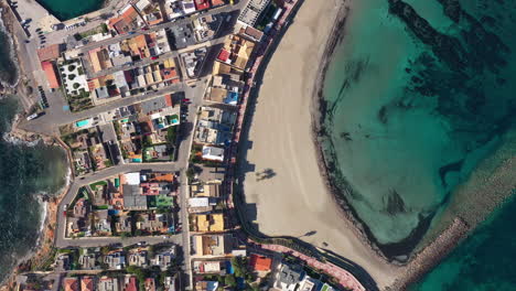 fotografía aérea vertical de arriba sobre el cabo palos españa mar menor la manga residencial