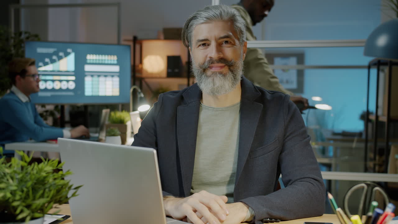 hombre de negocios en el cargo