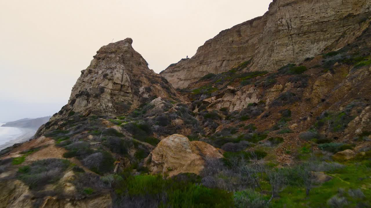 vista de drones de torrey pines y blacks beach california