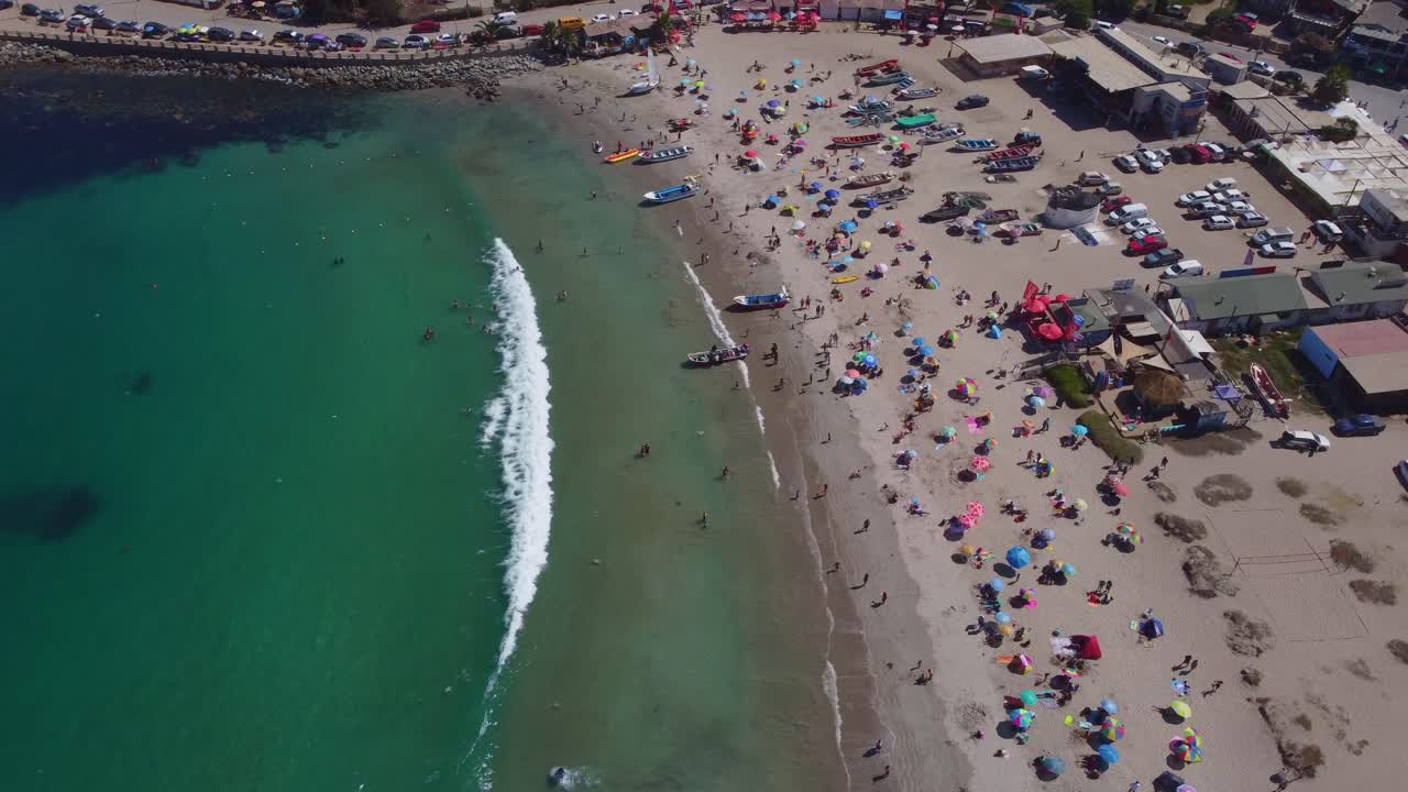 la primavera o el verano nos invita a nadar y disfrutar del placer de hermosas playas