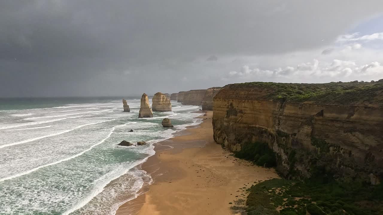 Scenic cliffs and ocean waves at Great Ocean Road