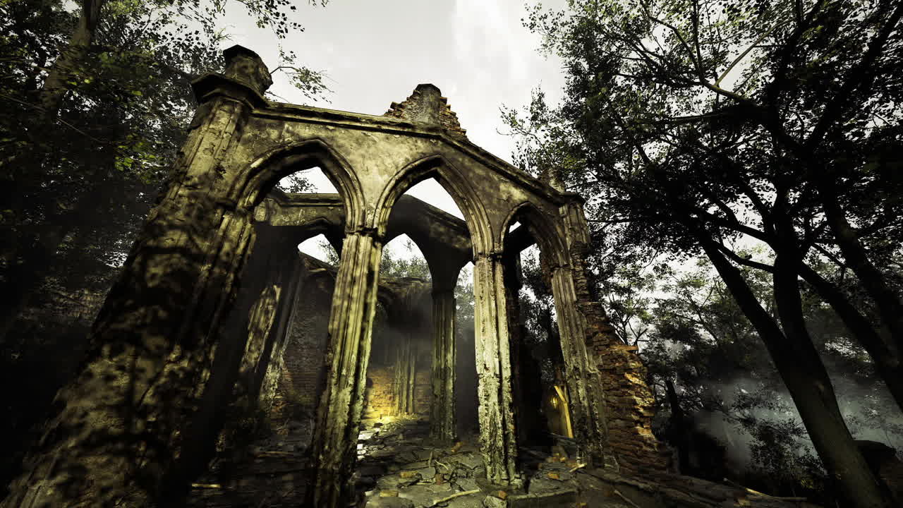 Rovine mistiche emergono dalla foresta incantata sotto un cielo nuvoloso.