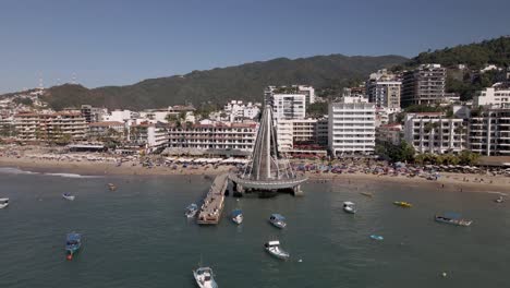 Muelle-De-Playa-Los-Muertos-En-Puerto-Vallarta,-México