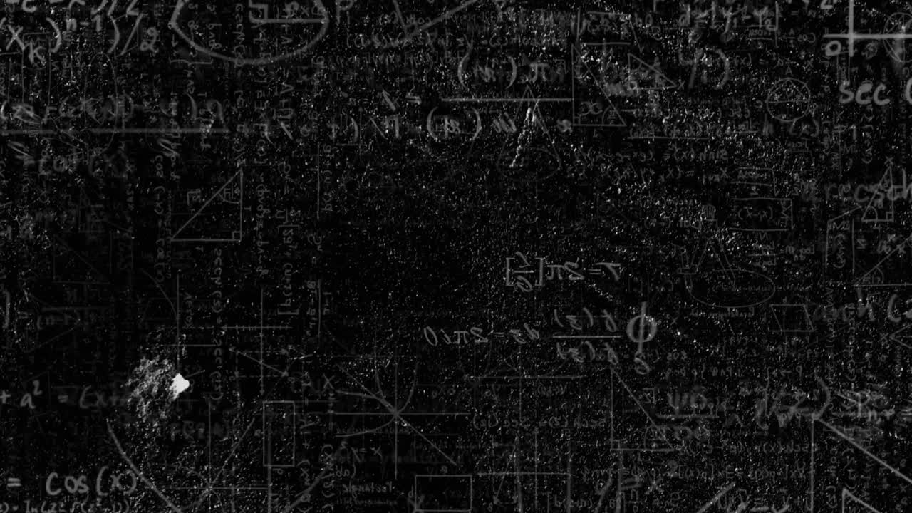 animación de capas de fórmulas matemáticas y marcas de tiza en movimiento en la pizarra negra
