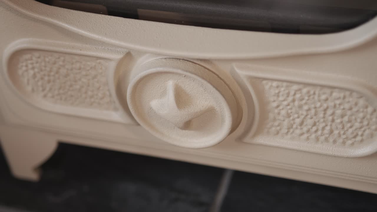 Decoração de fogão na cor creme.