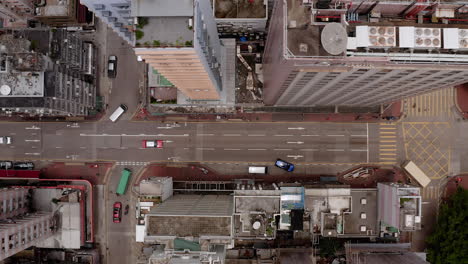centro financiero, hong kong, asia, carretera, vista panorámica desde arriba hacia abajo, transporte público, cruce de carreteras, edificios residenciales altos, tráfico diurno, taxi rojo, 4k aéreo, metrópolis, urbanización, moderno