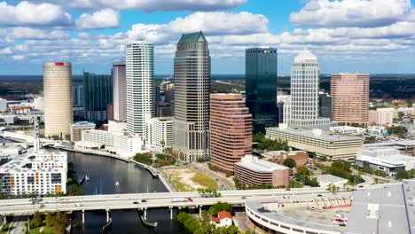 Downtown-Cityscape-of-Skyscraper-and-High-Rise-Buildings-in-Tampa,-Florida