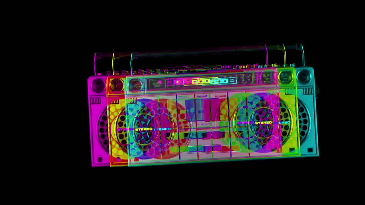 Boombox colorato con effetto glitch su sfondo nero