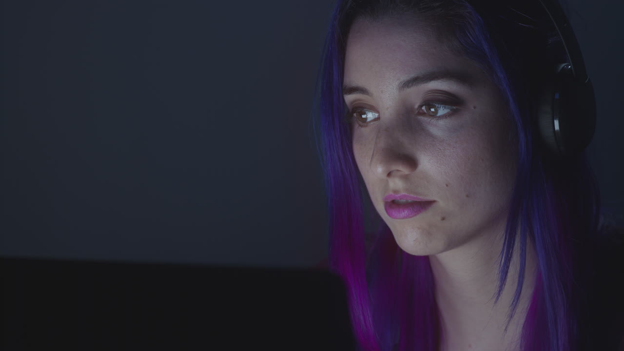 Young woman focus in working on her laptop very concentrated, she looks away for a moment then come back to her laptop
