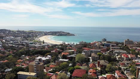 volando con mi dron sobre la playa de bondi en sydney