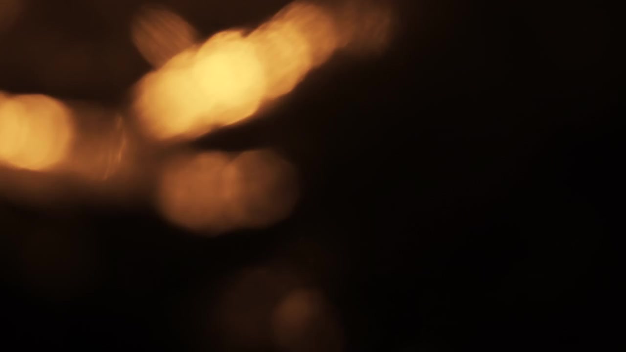 Abstrakte gylne lyslekkasjer og bokeh-overlegg