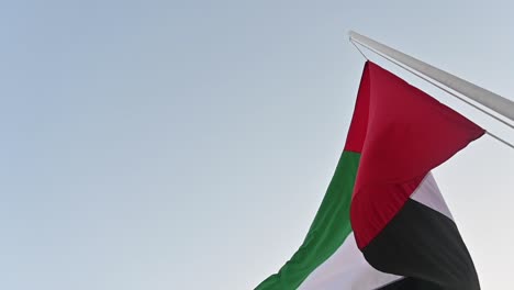 Die-Flagge-Der-Vereinigten-Arabischen-Emirate-Weht-Auf-Halbmast