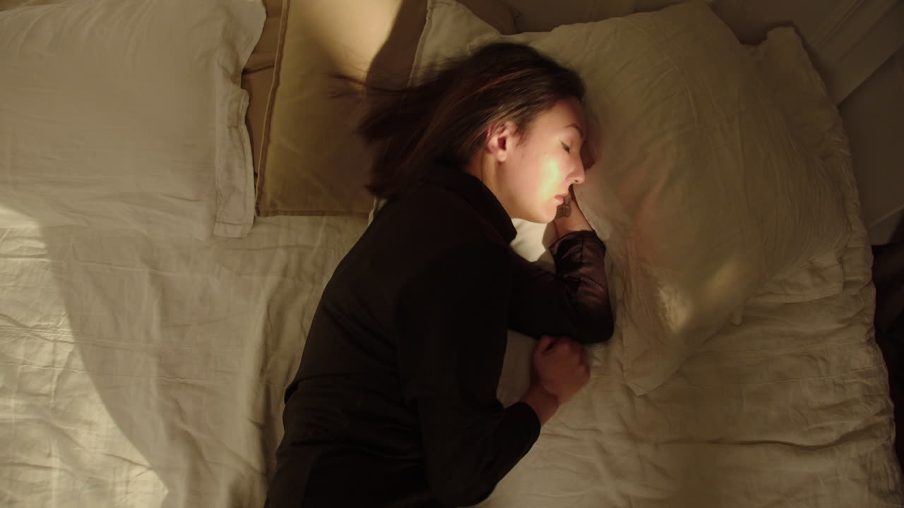 잠을 자려고 하는 여자