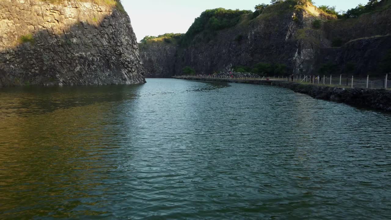 파라과이의 세로 녜비 호수 상공에서 공중 촬영