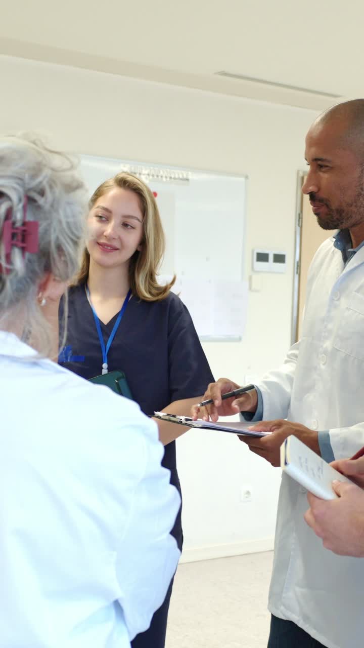 reunión del personal médico