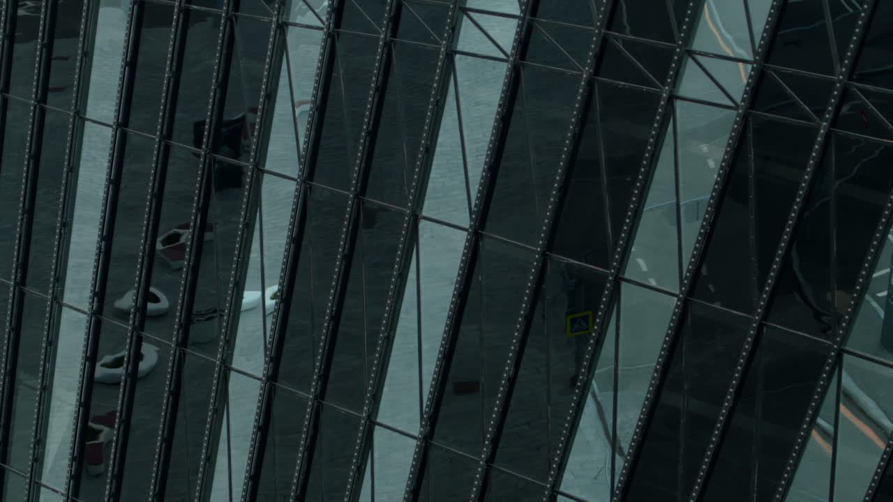 반사 유리로 된 현대 건물 전면